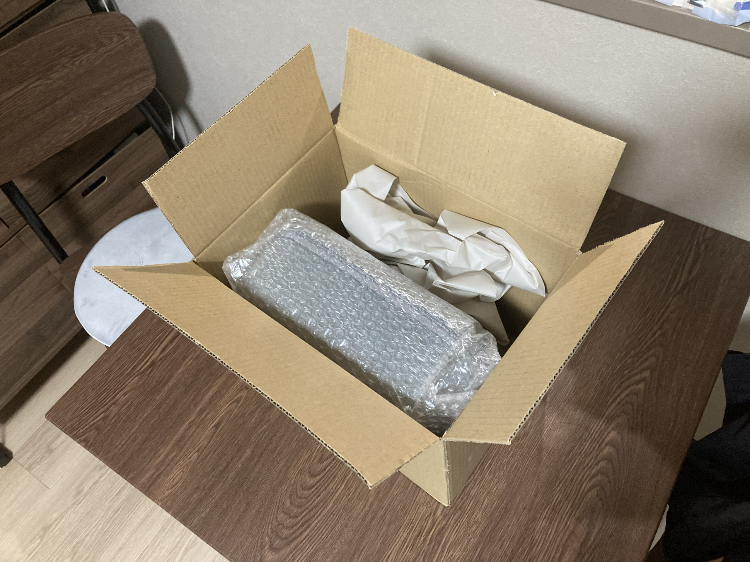 届いた箱を開封した直後の様子